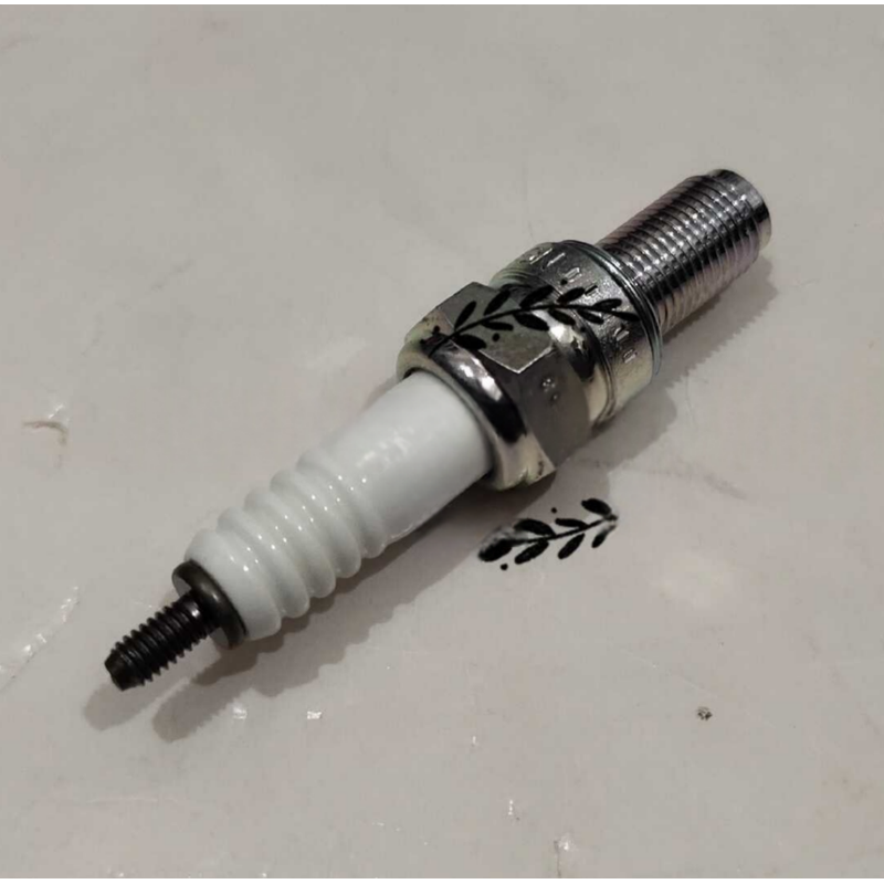 Motorcycle Spark Plug - Vela de Ignição para Motocicleta Benelli